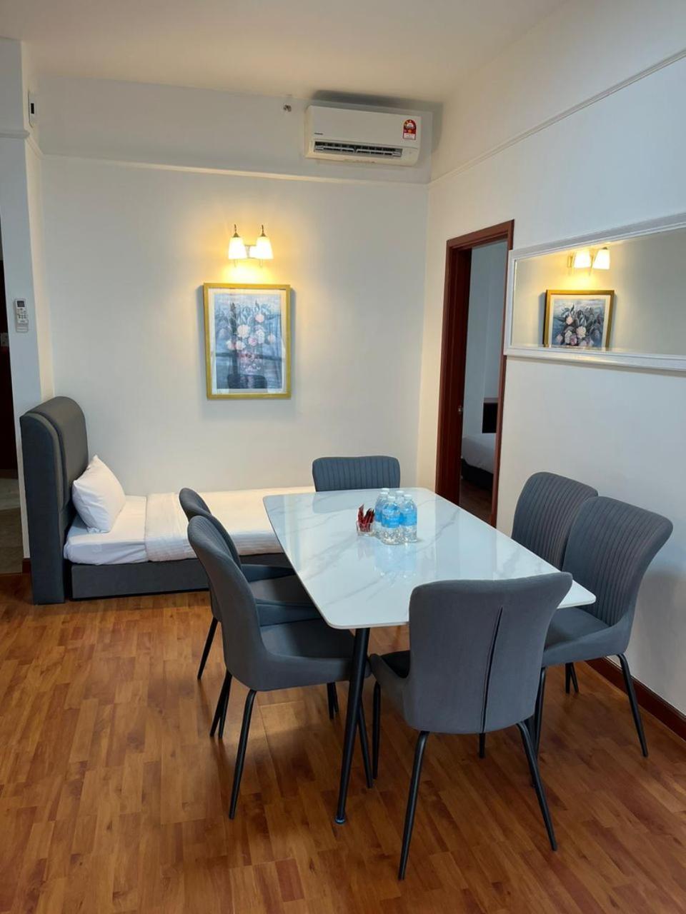 Luxhouz Suites At Times Square Kuala Lumpur Exterior photo