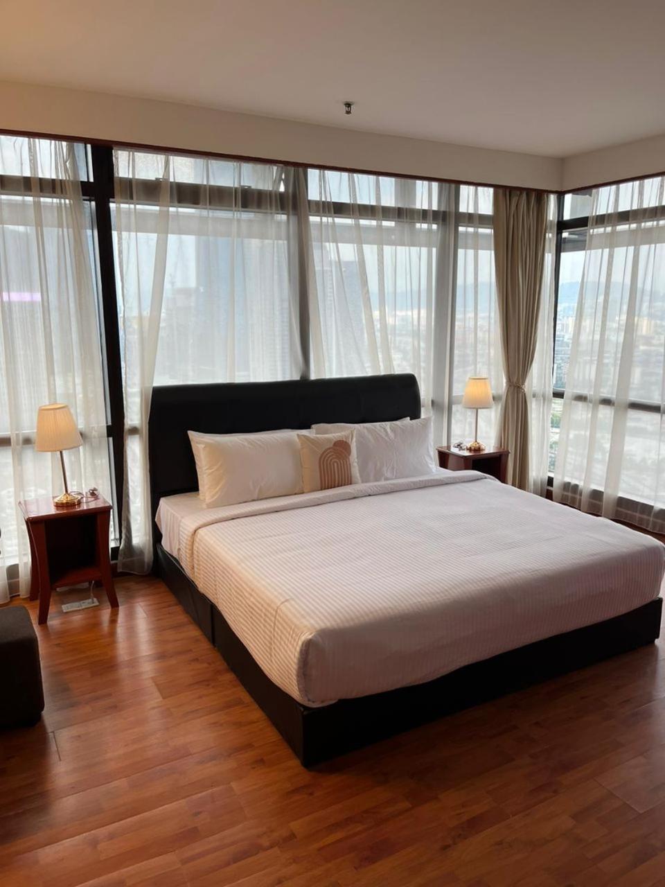 Luxhouz Suites At Times Square Kuala Lumpur Exterior photo