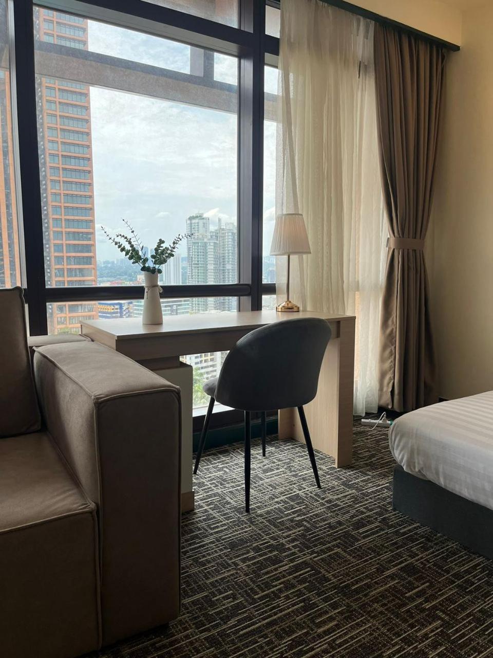 Luxhouz Suites At Times Square Kuala Lumpur Exterior photo